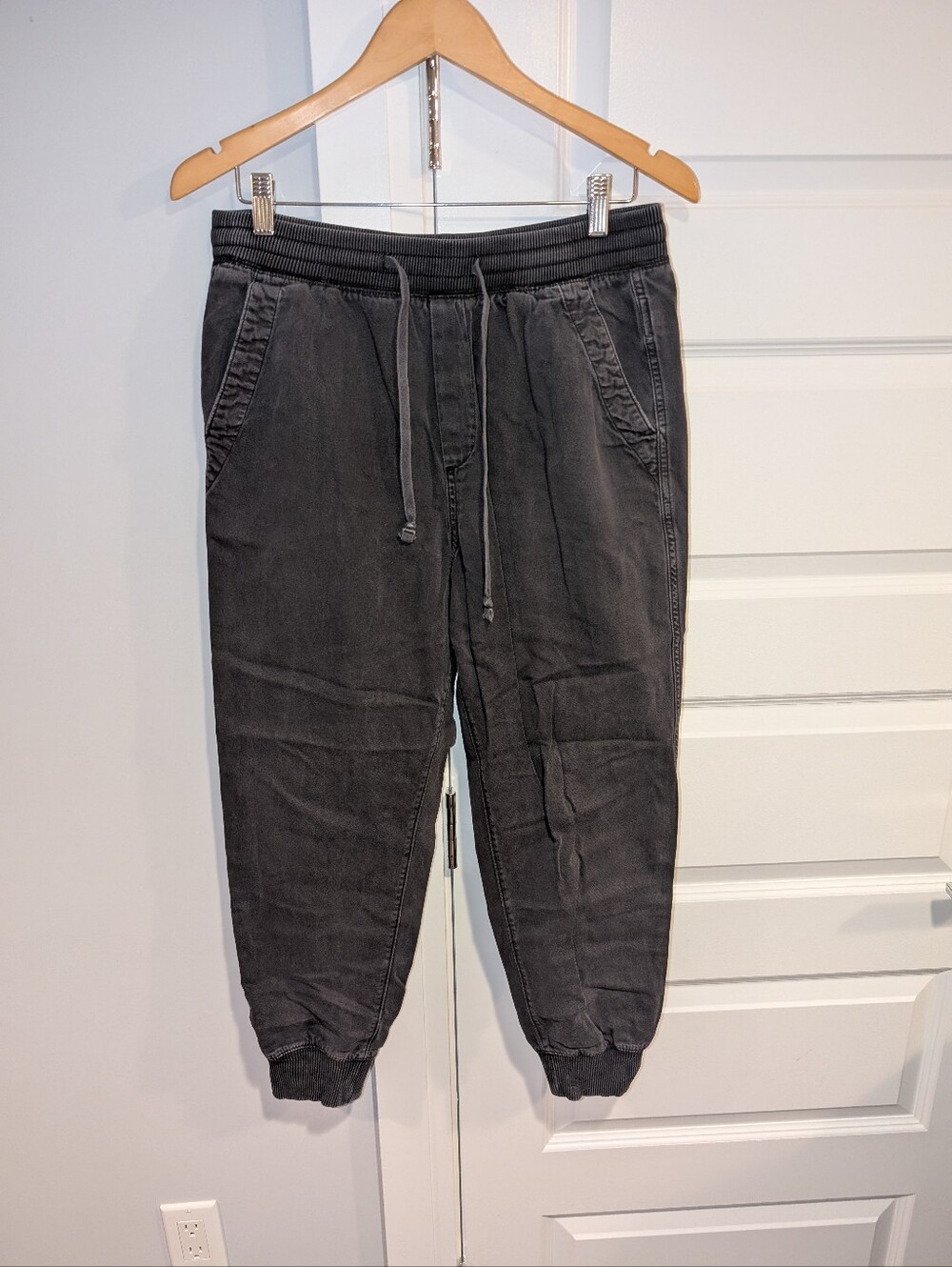 GAP Men’s Charcoal Black Gray Jogger Pants
